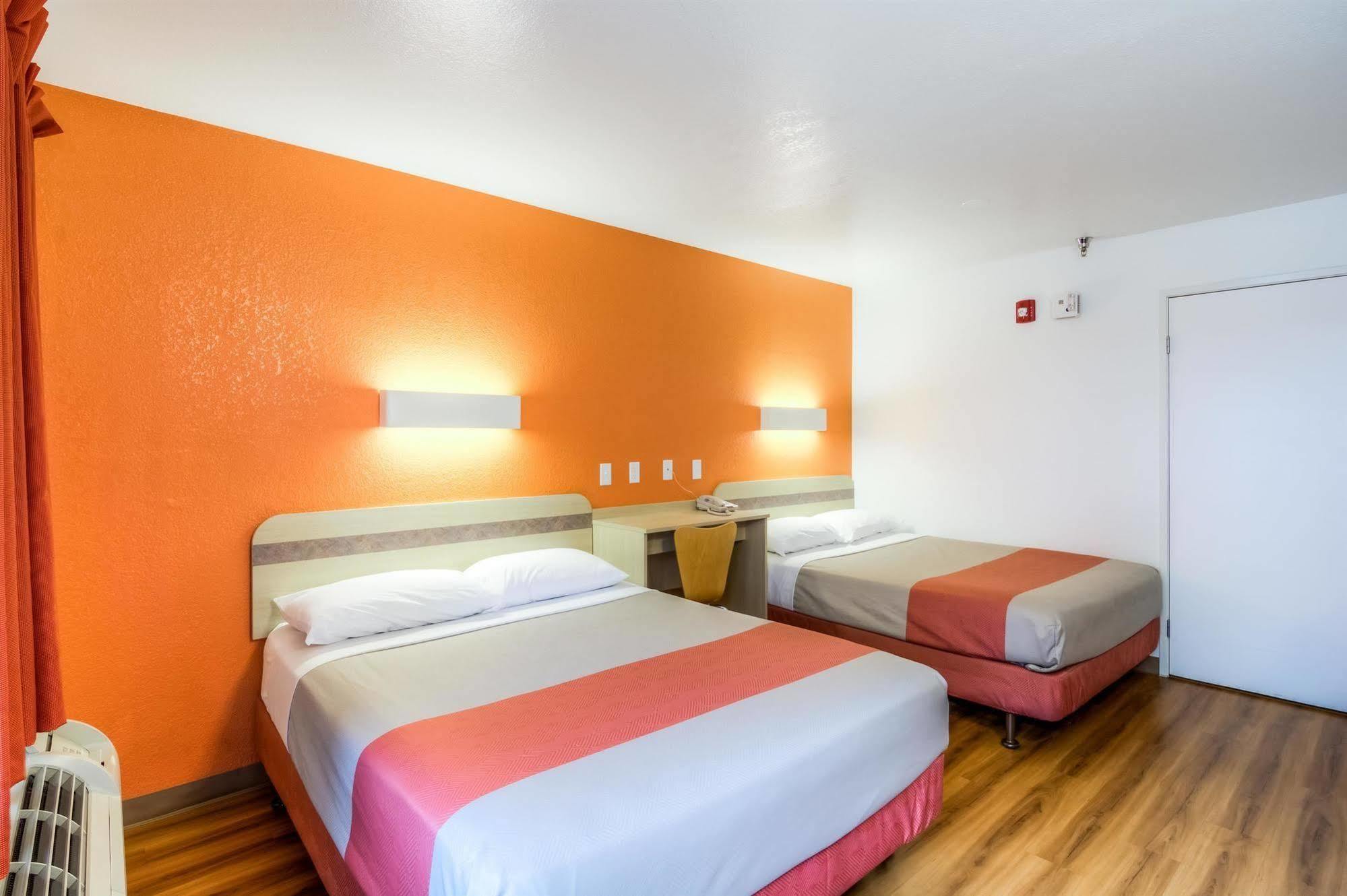 אלק גרוב וילאג' Motel 6 Chicago - Elk Grove מראה חיצוני תמונה