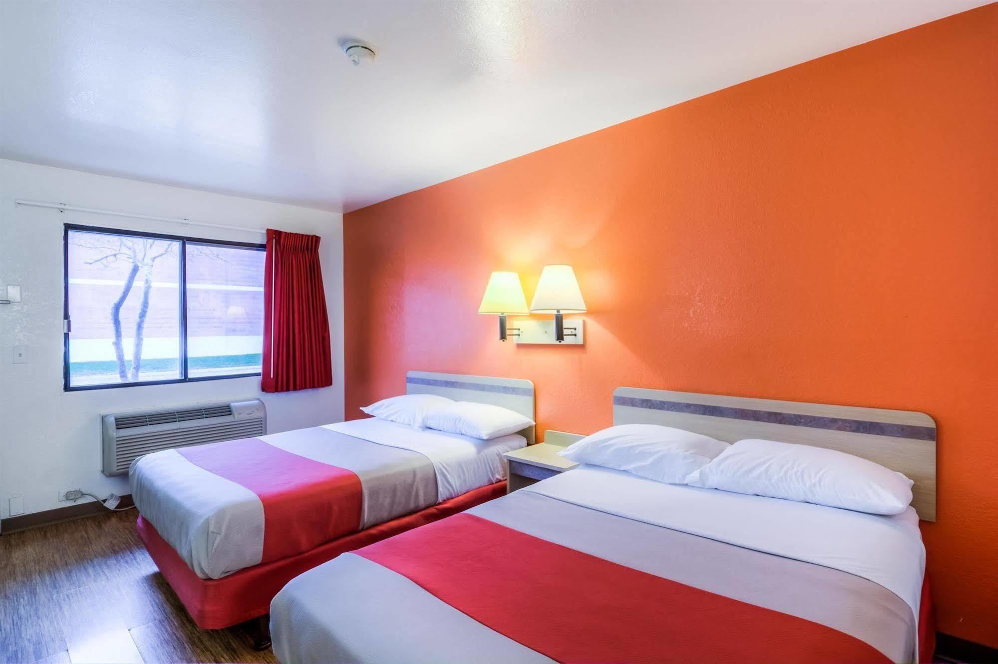 אלק גרוב וילאג' Motel 6 Chicago - Elk Grove מראה חיצוני תמונה