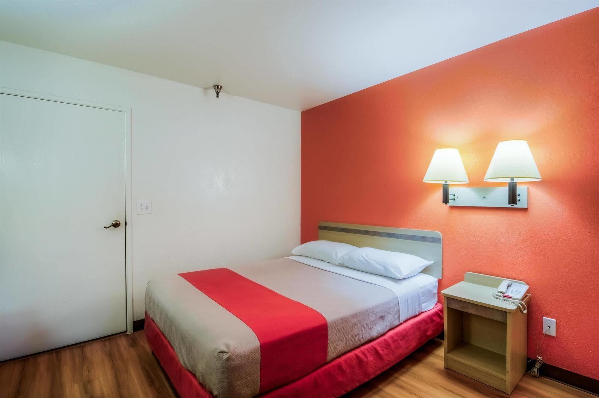 אלק גרוב וילאג' Motel 6 Chicago - Elk Grove מראה חיצוני תמונה