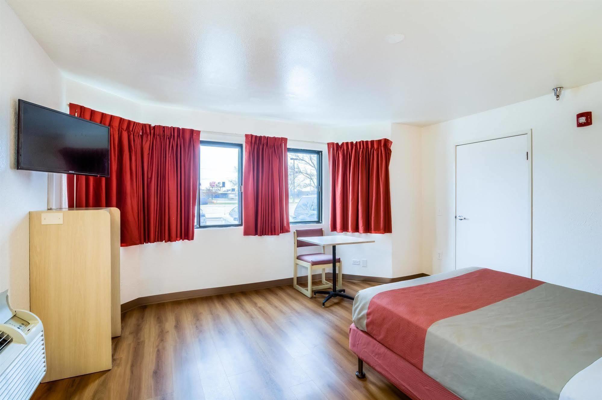 אלק גרוב וילאג' Motel 6 Chicago - Elk Grove מראה חיצוני תמונה