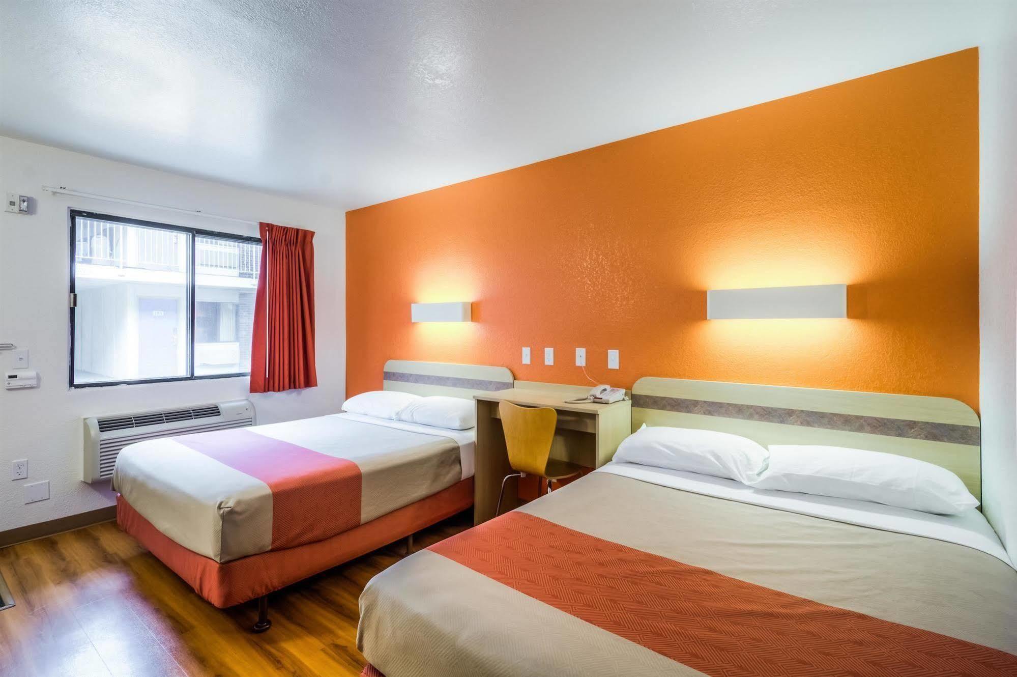 אלק גרוב וילאג' Motel 6 Chicago - Elk Grove מראה חיצוני תמונה