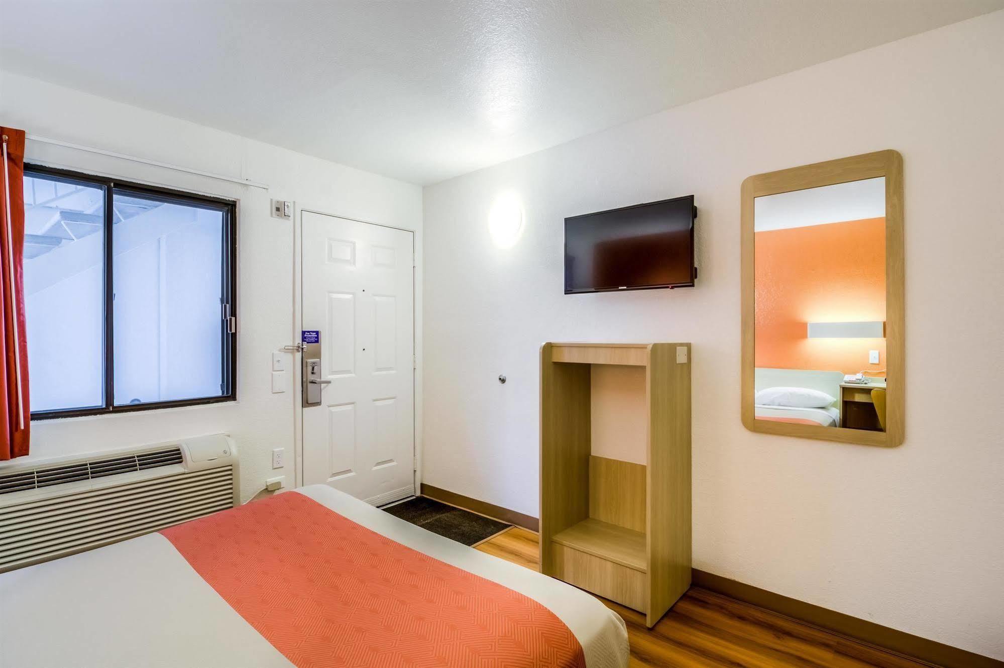 אלק גרוב וילאג' Motel 6 Chicago - Elk Grove מראה חיצוני תמונה