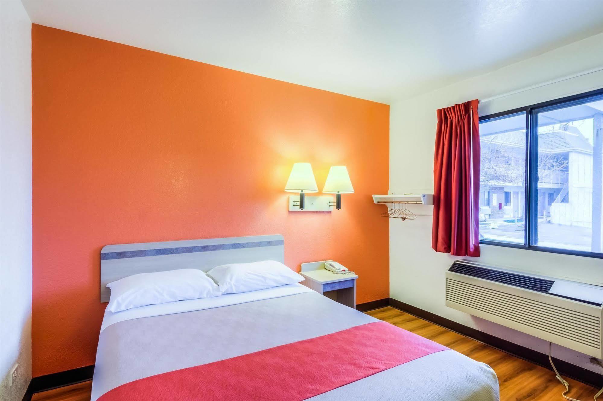 אלק גרוב וילאג' Motel 6 Chicago - Elk Grove מראה חיצוני תמונה