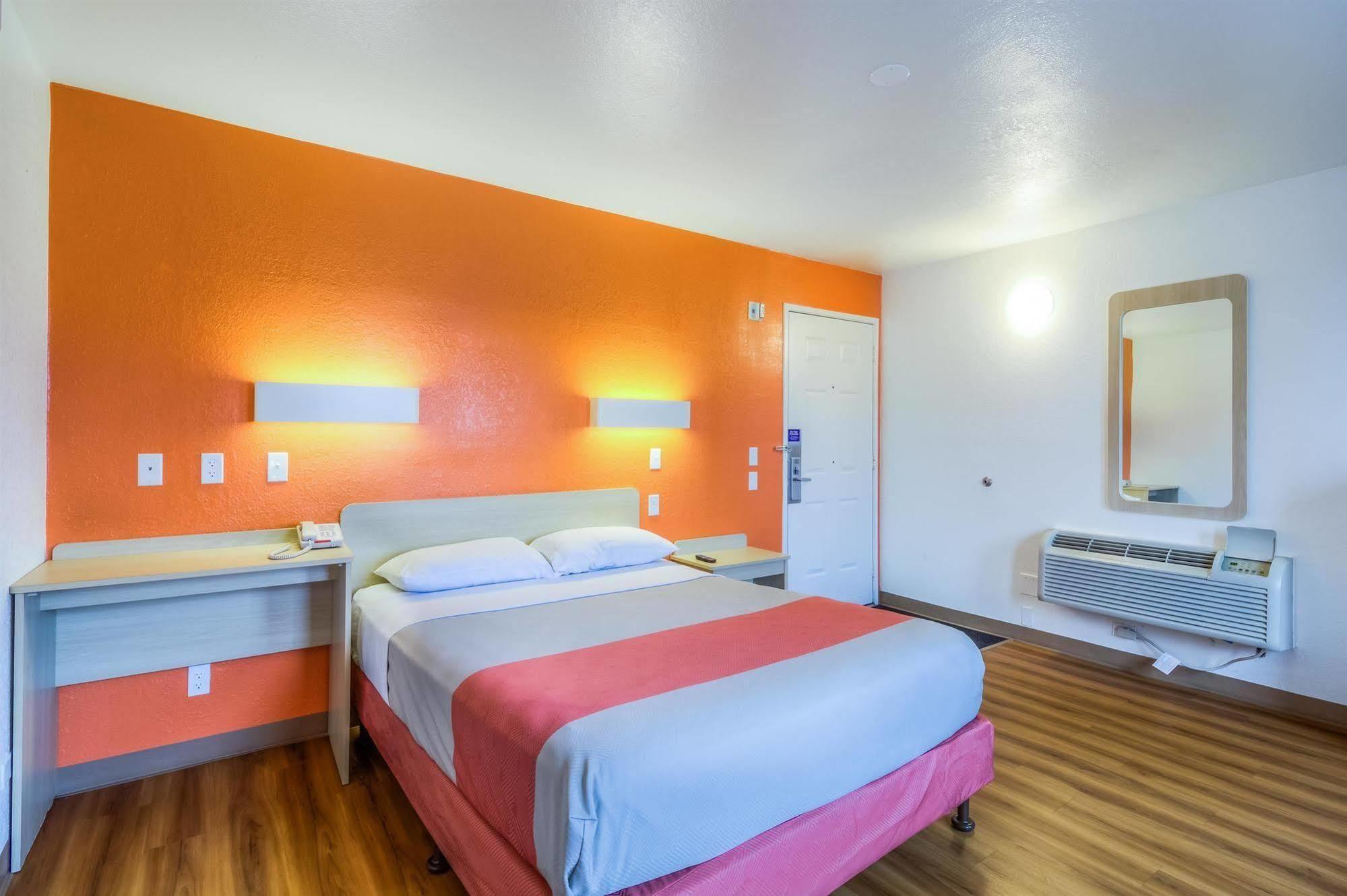 אלק גרוב וילאג' Motel 6 Chicago - Elk Grove מראה חיצוני תמונה